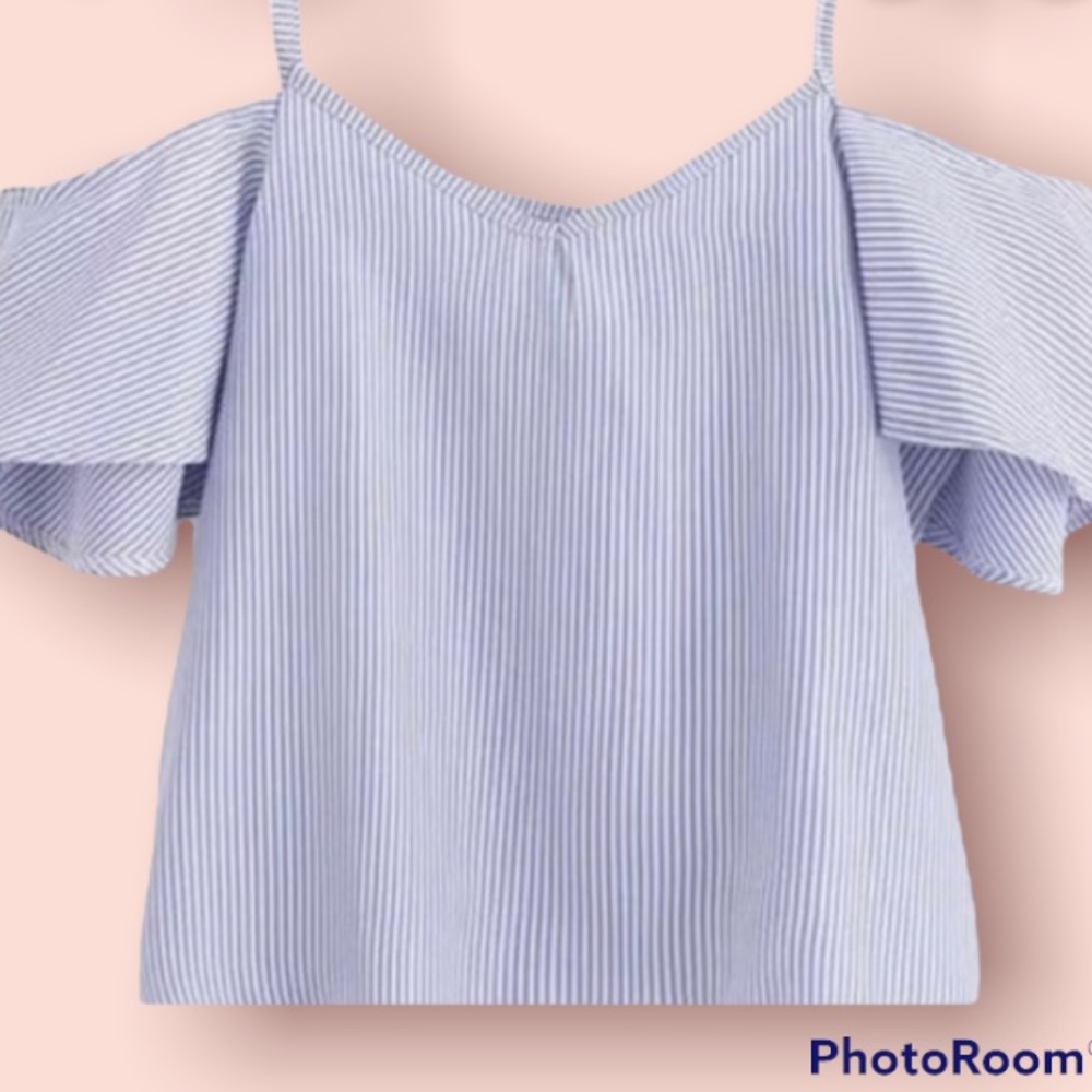 🌼New cold shoulder pinstriped top